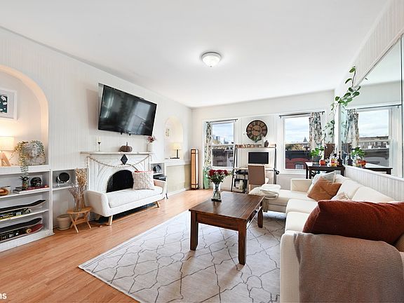 2nd image of 902 Park Ave APT 4