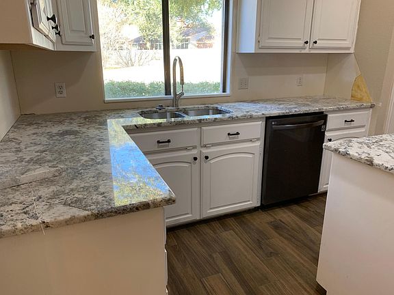 5th image of 9500 Oak Springs Dr