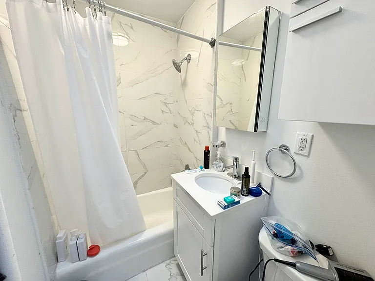 90 Greenwich Ave #7 — Photo 4