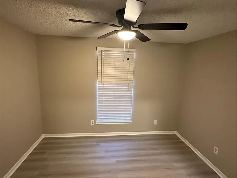 15935 Kenbrook Dr — Photo 6