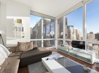 247 W 46th St APT 3703, New York, NY 10036