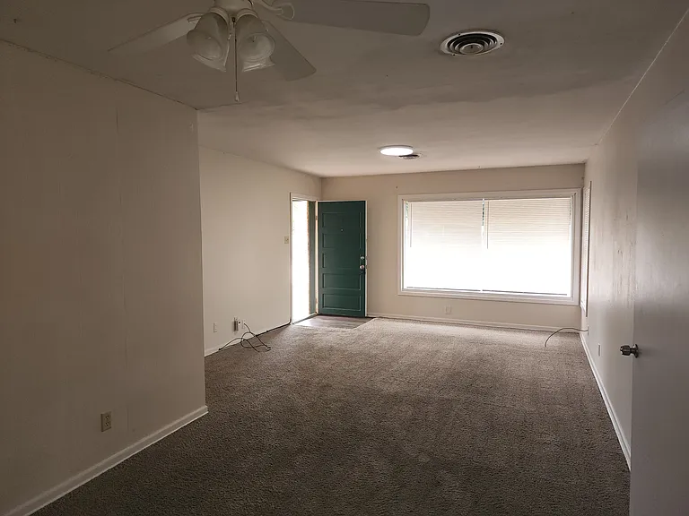1617 Avenue D — Photo 3