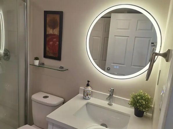 2 bedroom rental in Surrey — photo 5