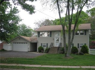 158 Johnsons Ln, Parlin, NJ 08859