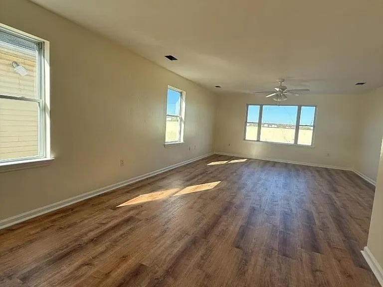 68 Port Ave — Photo 13