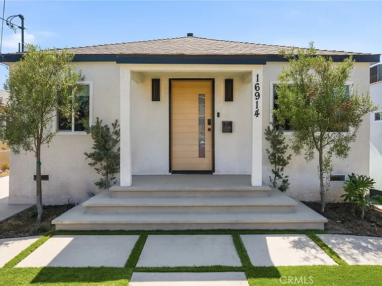 16914 S Hobart Blvd — Photo 2