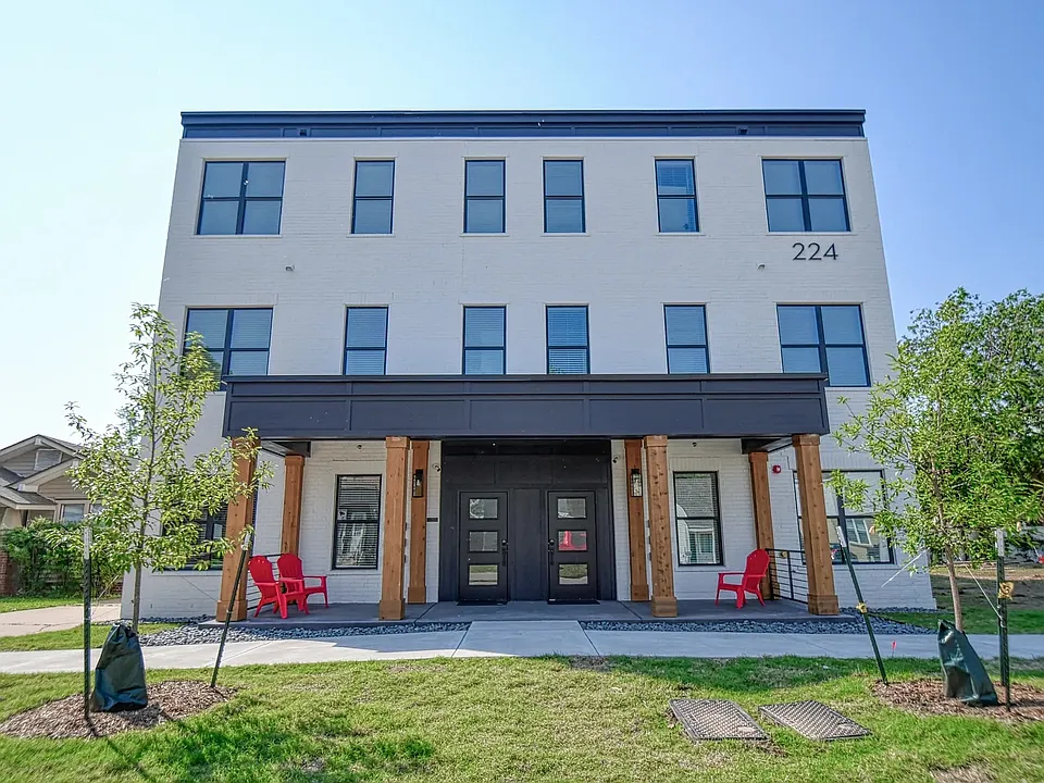 224 W Symmes St #201