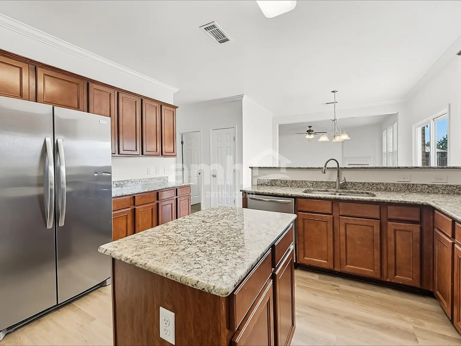 4 bed, 2.5 bath, 3182 sqft, $3,275 — Photo 4