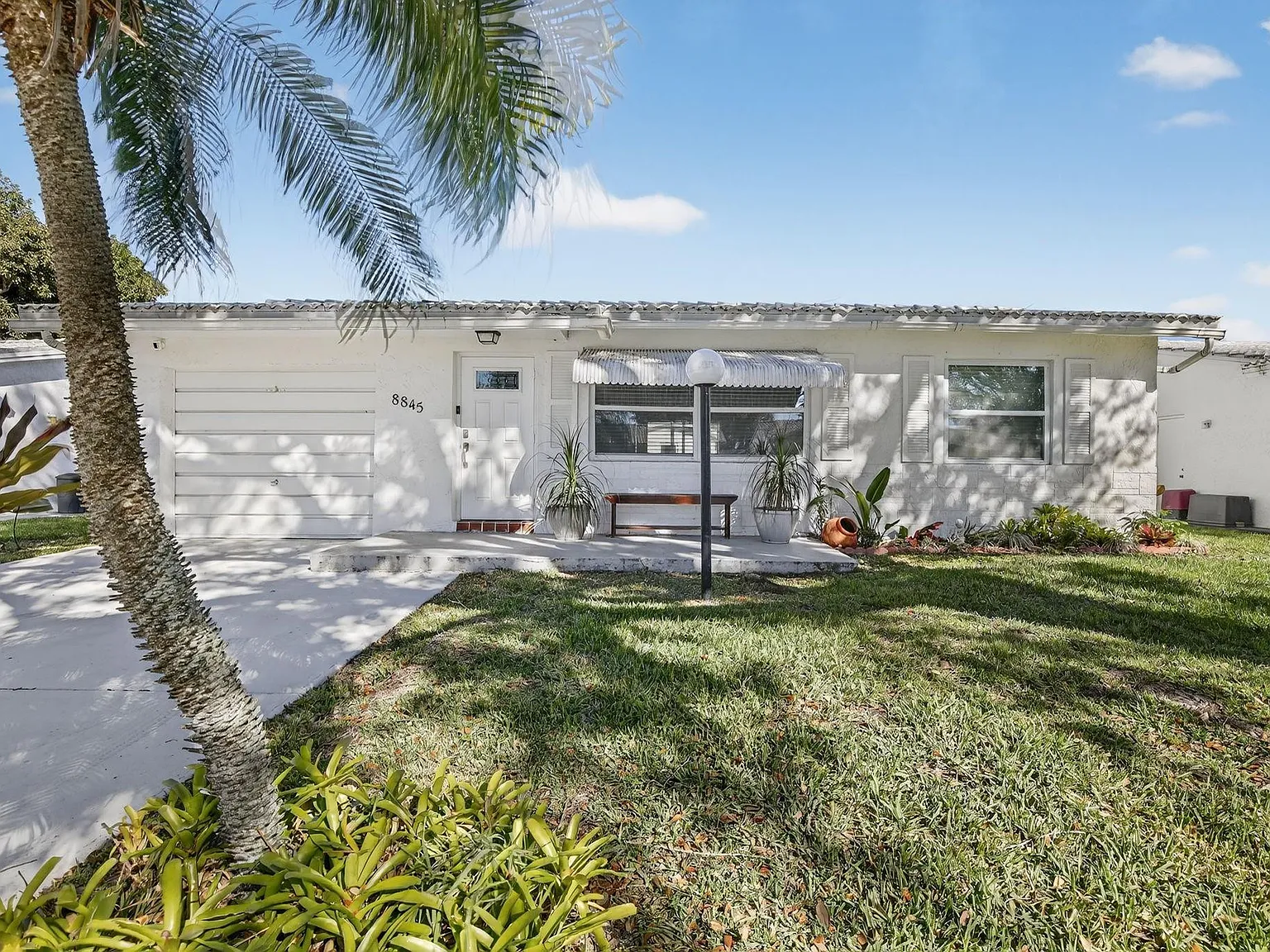 2 bed, 1.0 bath, 904 sqft, $2,500 — Photo 3