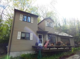 155 Sportsmen Dr, Cresco, PA 18326