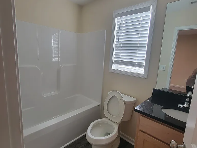 2742 Mayfair Ave — Photo 16
