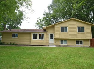 813 Berwood Ave W, Vadnais Heights, MN 55127
