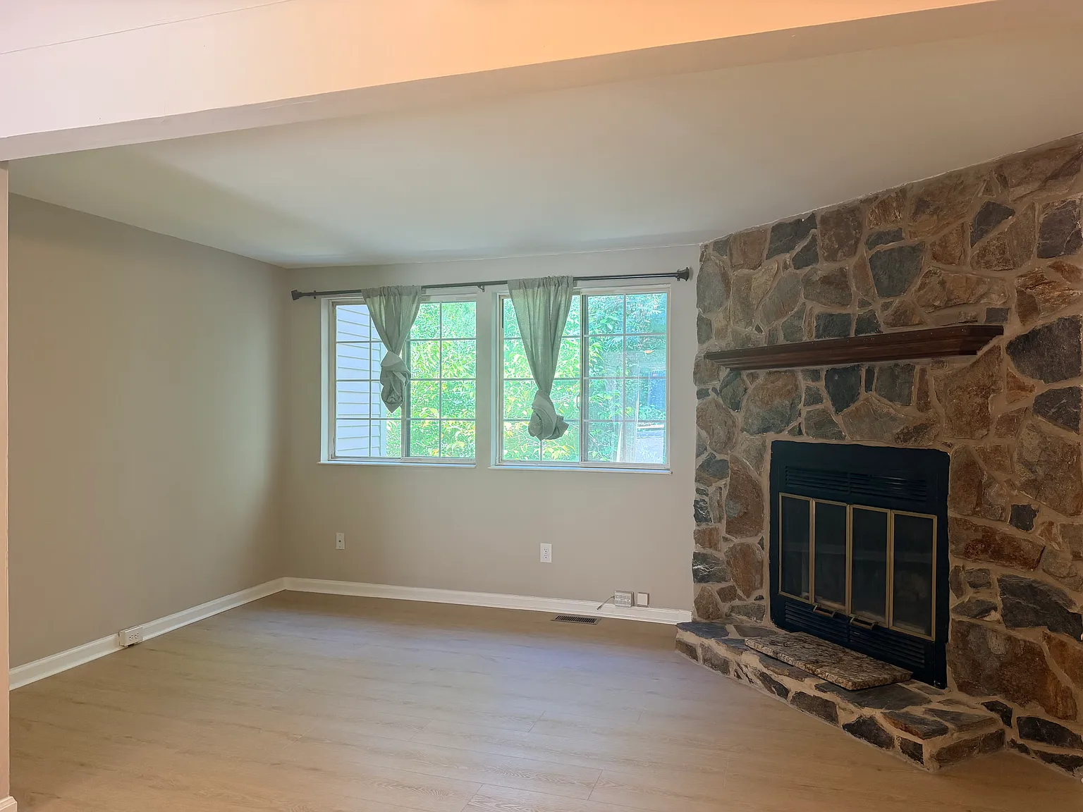 3 bed, 1426 sqft, $1,750 — Photo 2