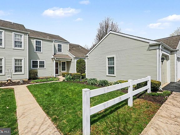 2nd image of 1829 Wexford Rd
