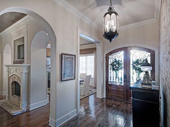 2nd image of 372 Saint Ives Dr