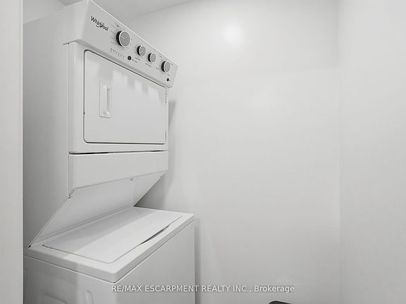 5th image of 870 Queenston Rd #416