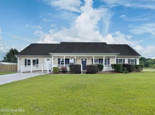 124 Camellia Creek Dr, Richlands, NC 28574