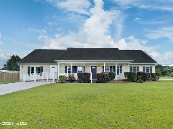 124 Camellia Creek Drive, Richlands, NC 28574
