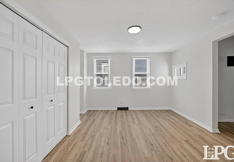 921 Berry St — Photo 18