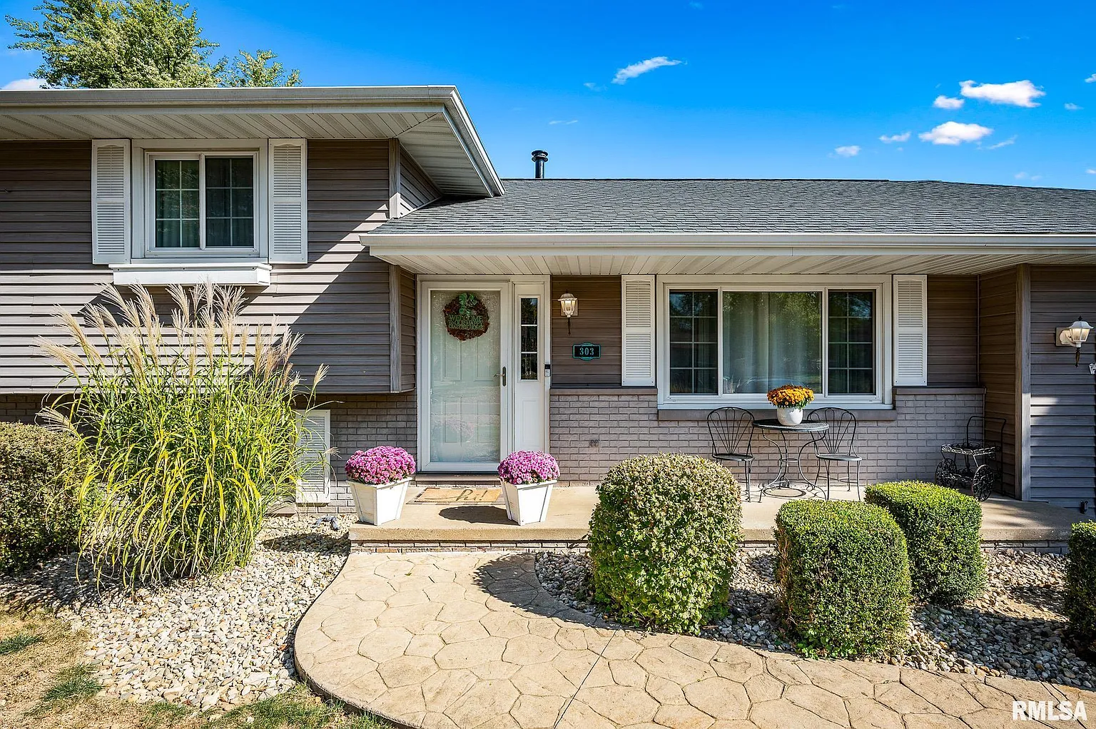 303 Arbor Vitae Dr photo 1