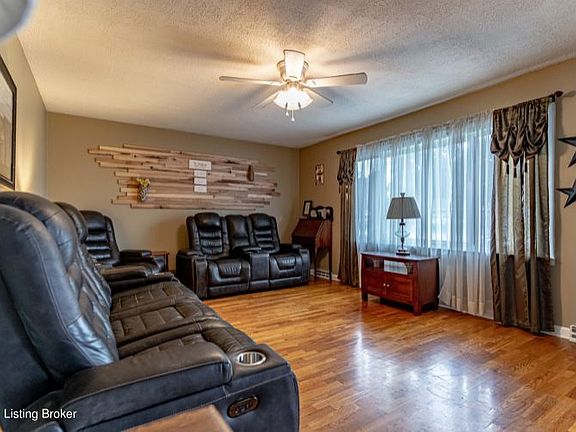 4th image of 396 Shadyview Dr