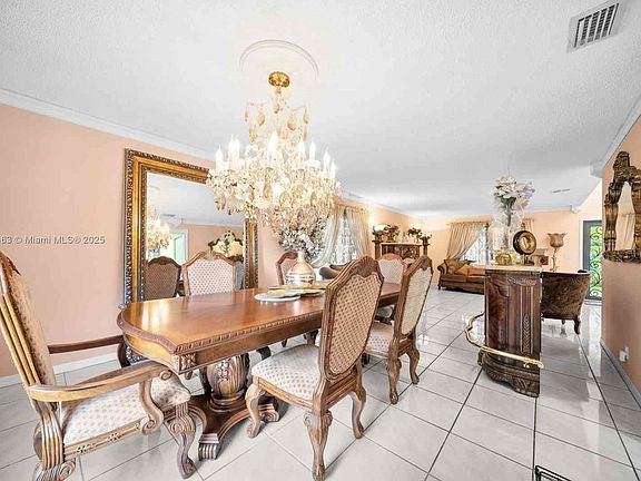 4th image of 2481 Riverdale Dr N