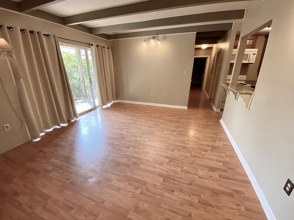 Living room / dining room