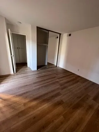 555 E Olive Ave — Photo 20