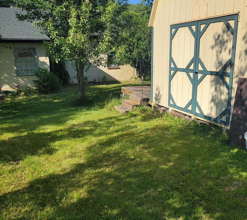2nd image of 152 Valley St