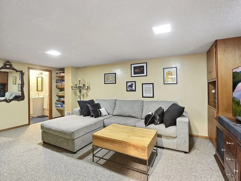 871 Lexington Pkwy S — Photo 19