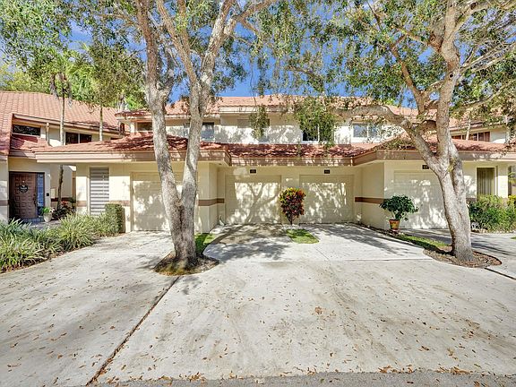 3rd image of 978 NW 92nd Terrace #C-1L