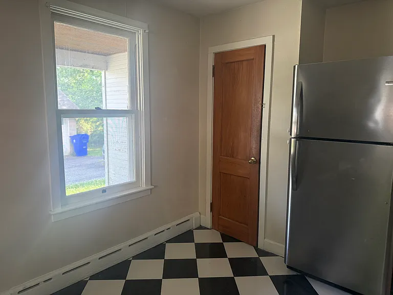 126 W York St — Photo 4
