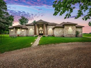 530 Chisolm Trl, Wallis, TX 77485