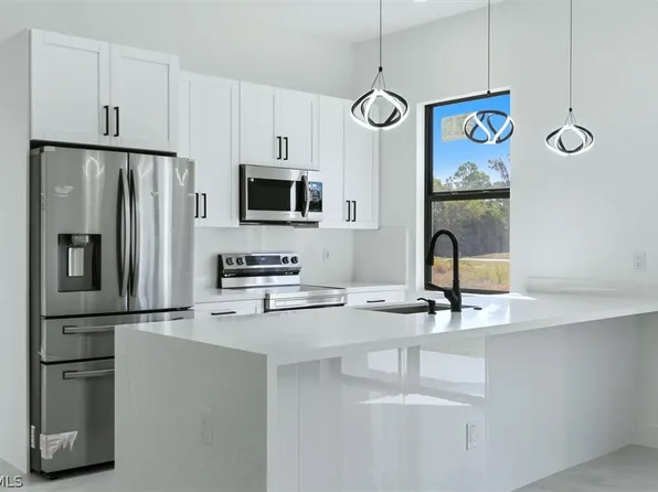 2915 24th St W, Lehigh Acres, FL 33971