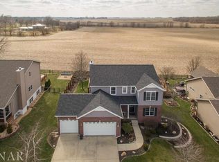 23 Stonehedges Ct, Bloomington, IL 61705