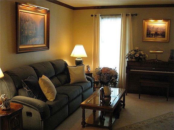 4th image of 1550 King James Dr