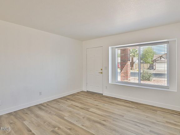 5th image of 2435 E CARMEL Avenue