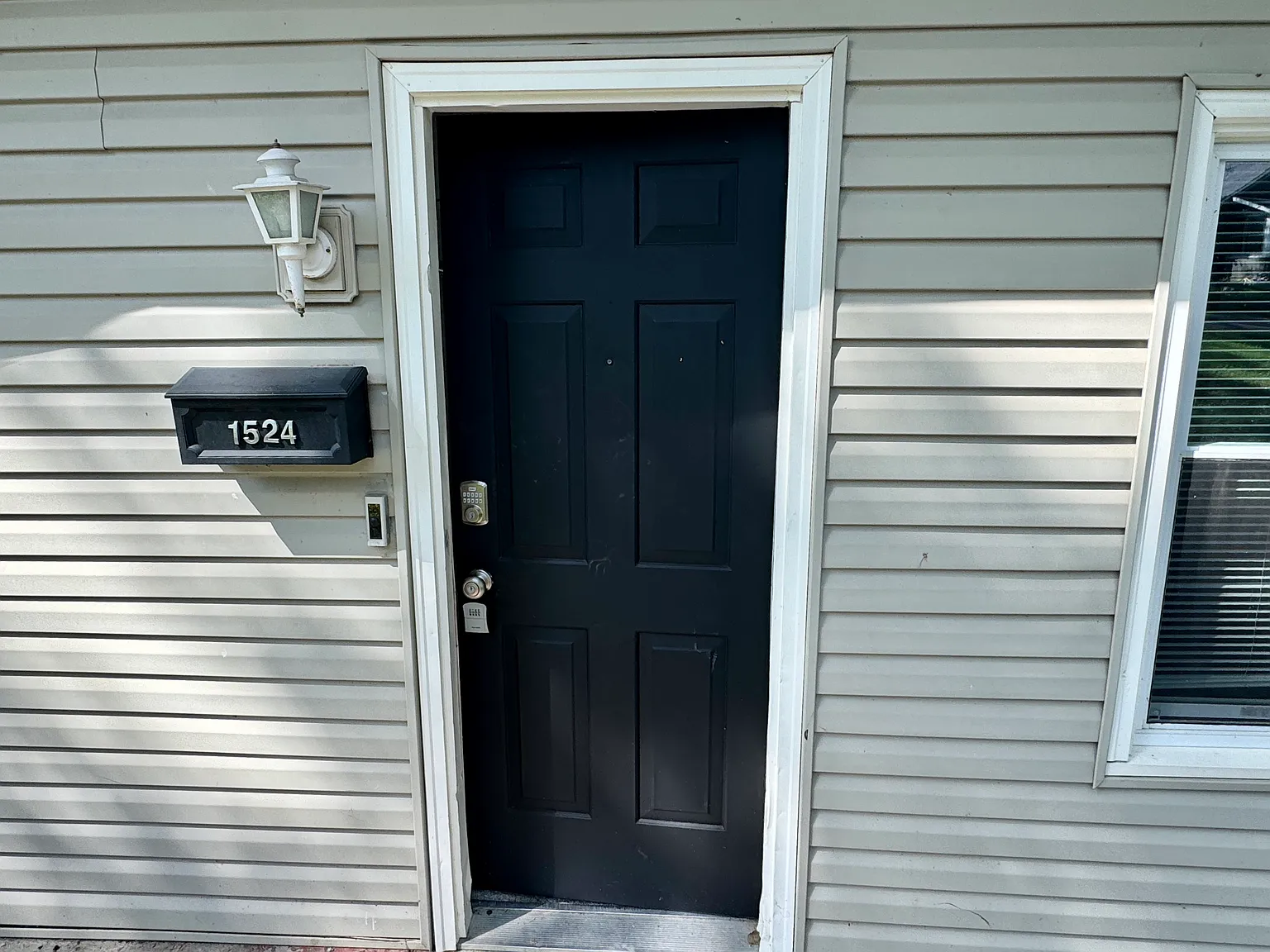 2 bed, 660 sqft, $1,100 — Photo 2