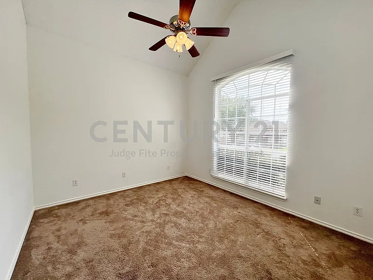 7800 Lancelot Rd — Photo 11