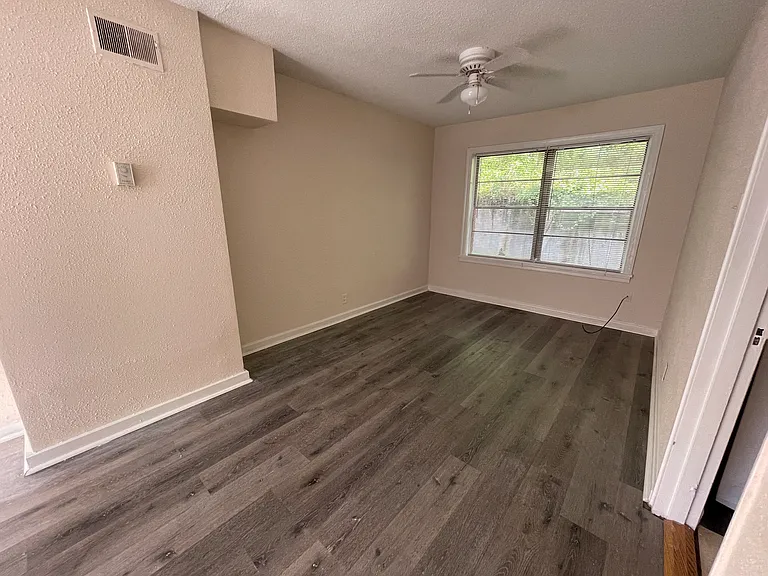 1623 Valley Ave — Photo 3