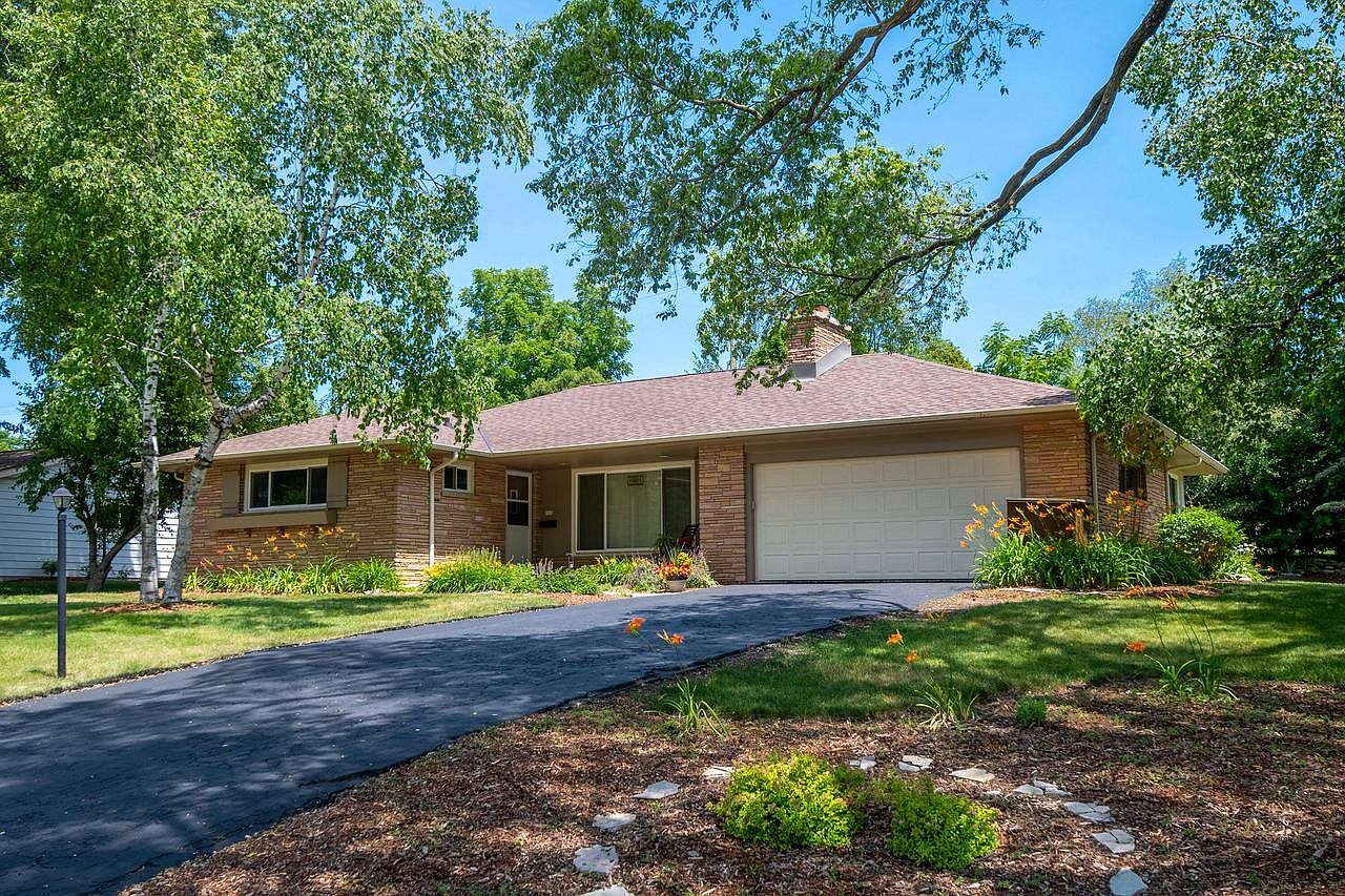 300 Madero DRIVE, Thiensville, WI 53092 Zillow