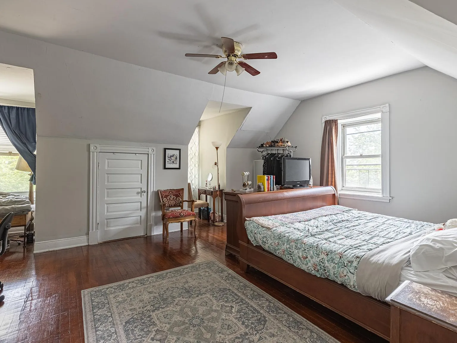 2 bed, 1100 sqft, $1,700 — Photo 2