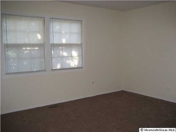 5th image of 9 Scott Ln