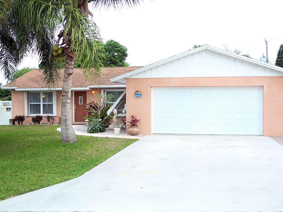 1st image of 7493 SE Peacock St