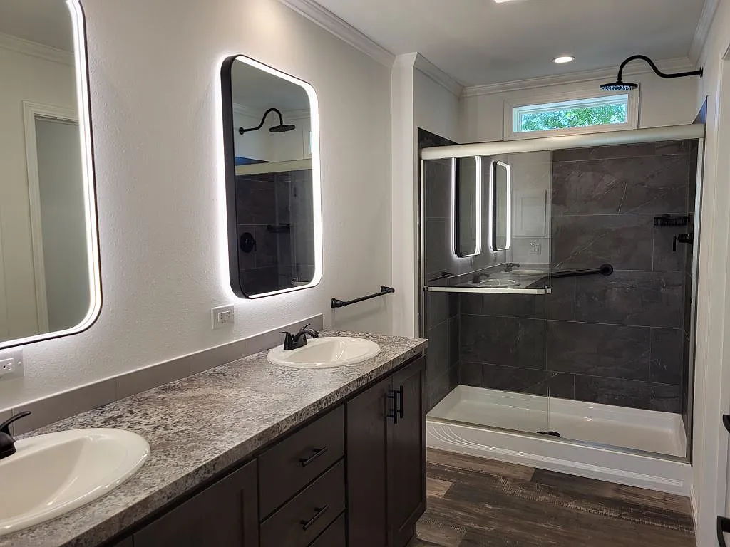 3 bed, 2.5 bath, 1460 sqft, $2,000 — Photo 3