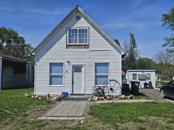 201 E May St, Joy, IL 61260