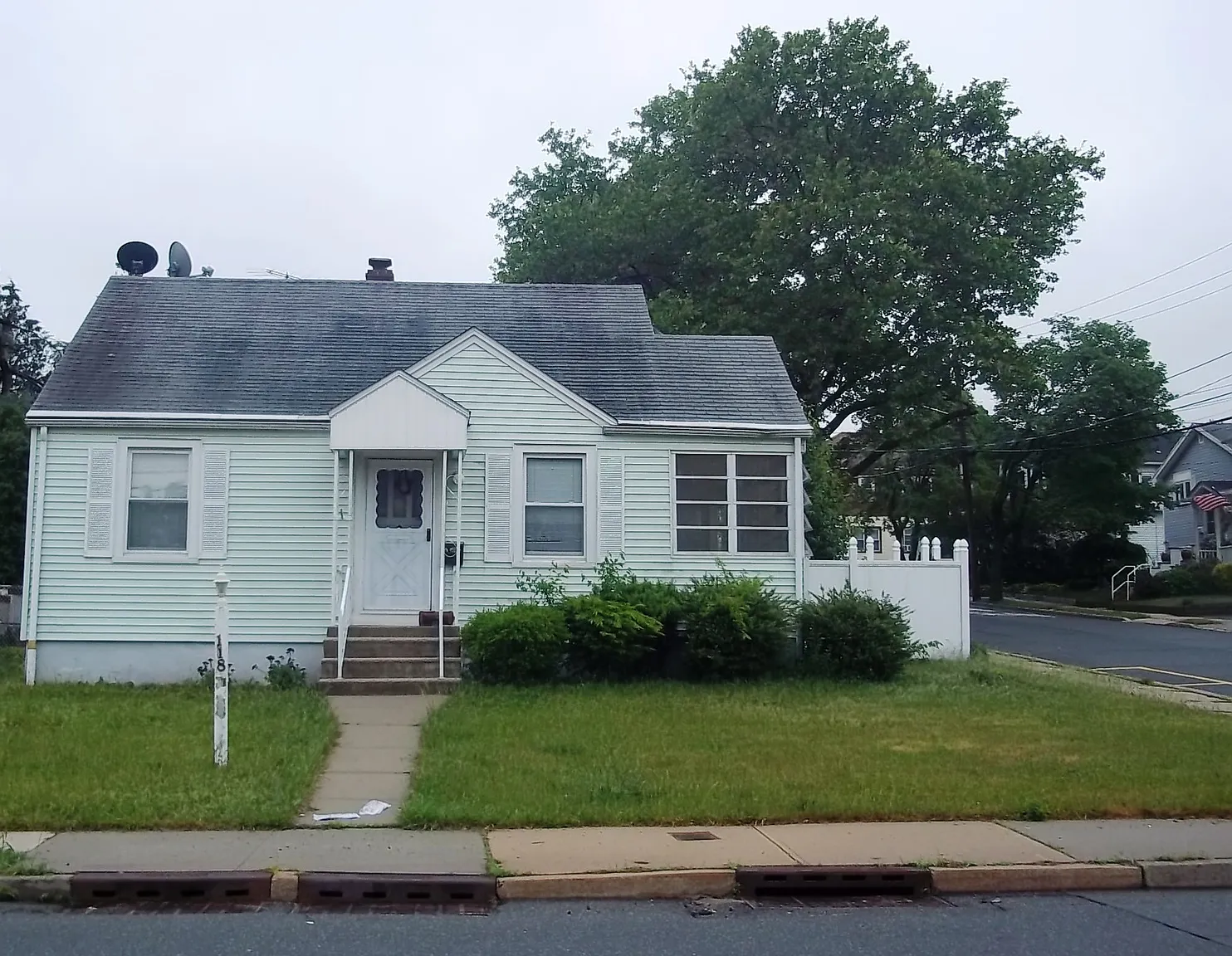 118 Hillside Ave photo 1