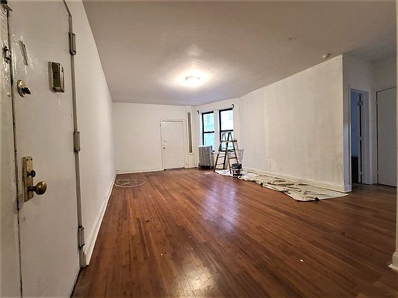 2nd image of 2025 Regent Pl #1A