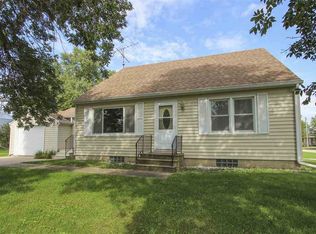 5847 2nd St, Dewar, IA 50623