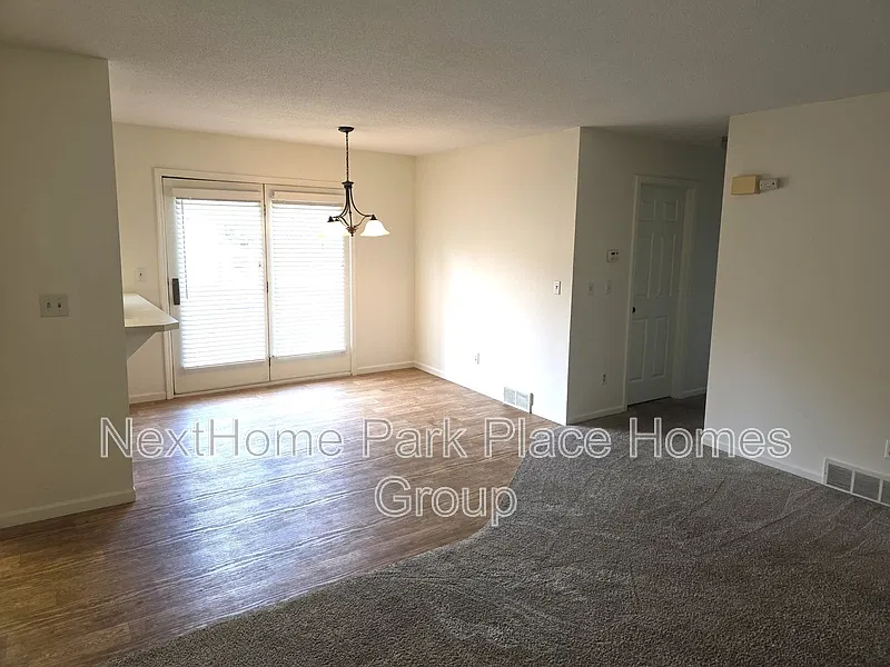 3 bed, 2.0 bath, 1100 sqft, $1,650 — Photo 4